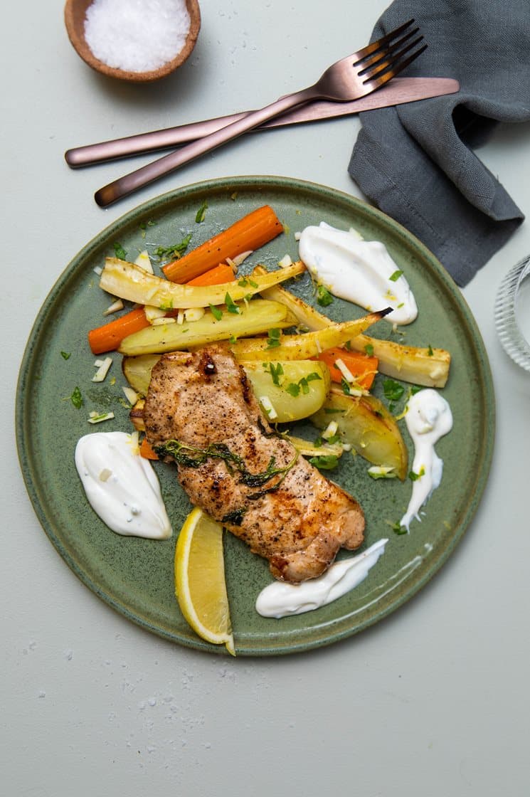 Urtestegt svinekotelet med gremolatastegte rodfrugter