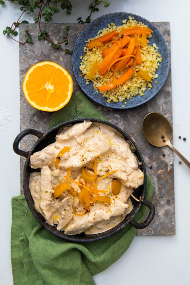 Kyllingegryde a la Marokko med bulgur og appelsingulerødder