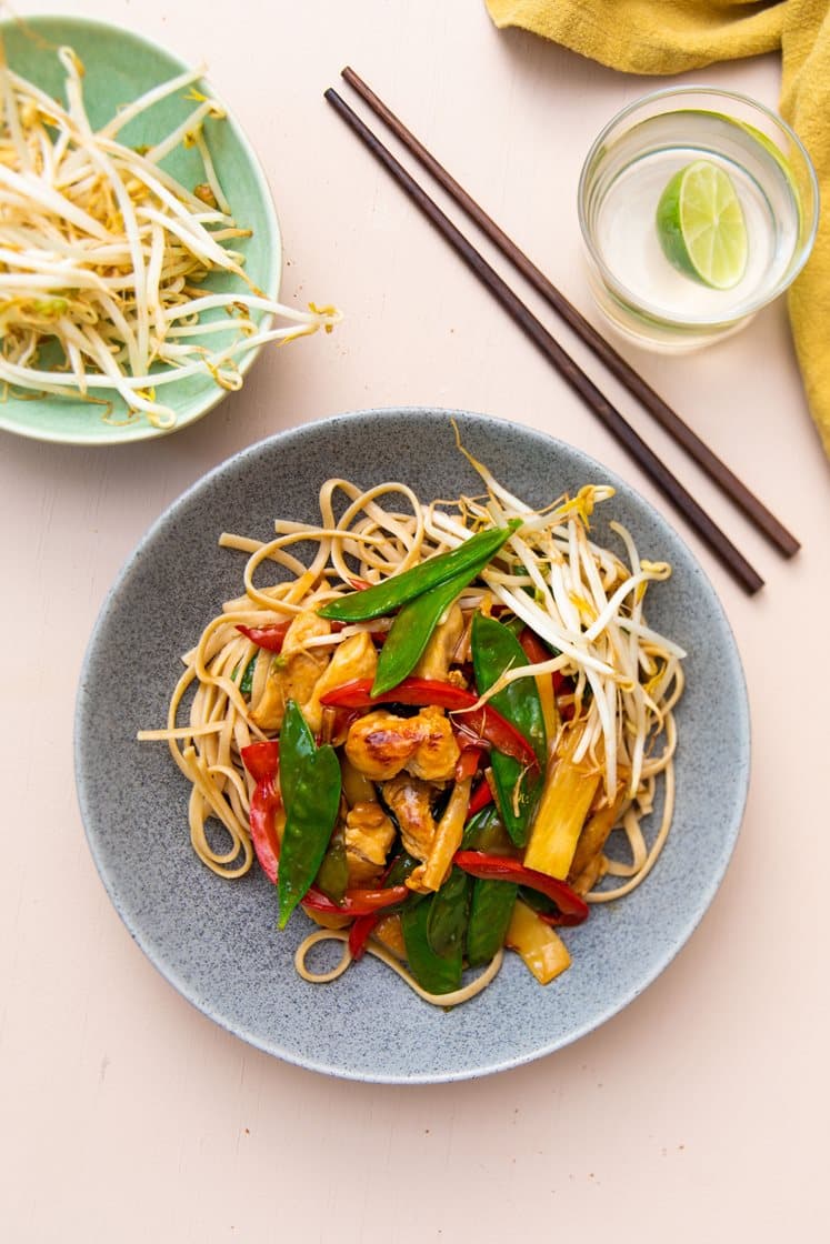 Stir-fry med kalkun og fuldkornsnudler