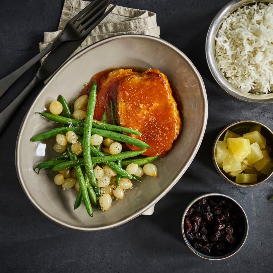 MAD TIL 2 DAGE: Fadkoteletter i sur-sød-sauce med ris, rosiner og ananas