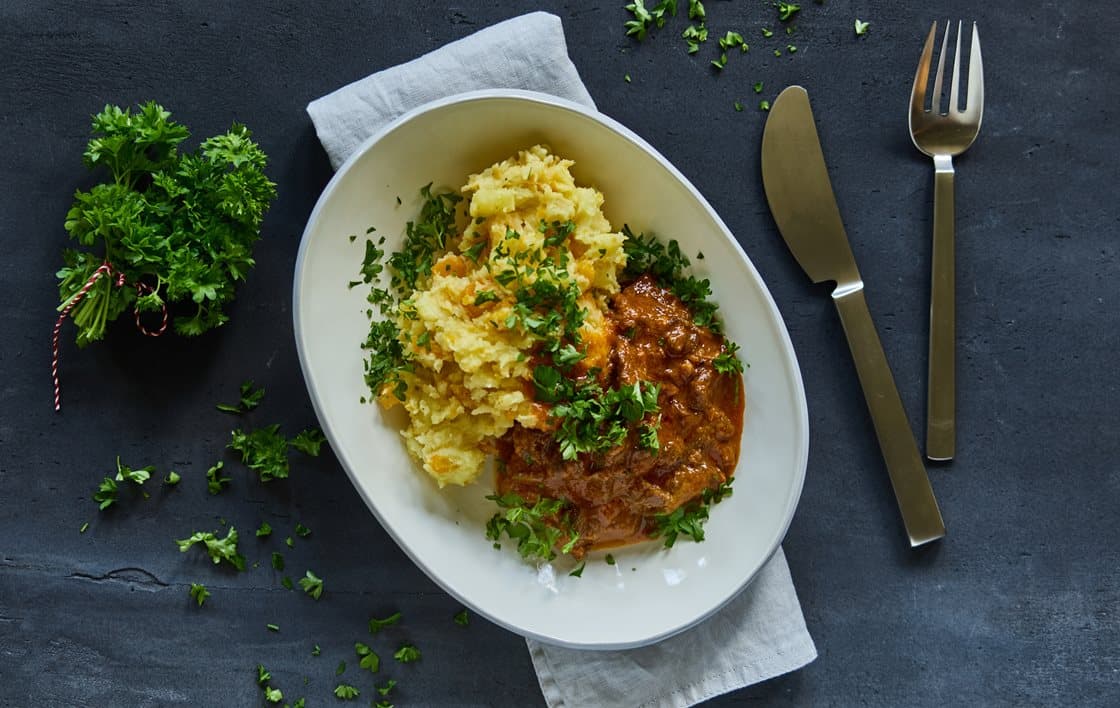 Bøf stroganoff med grov mos