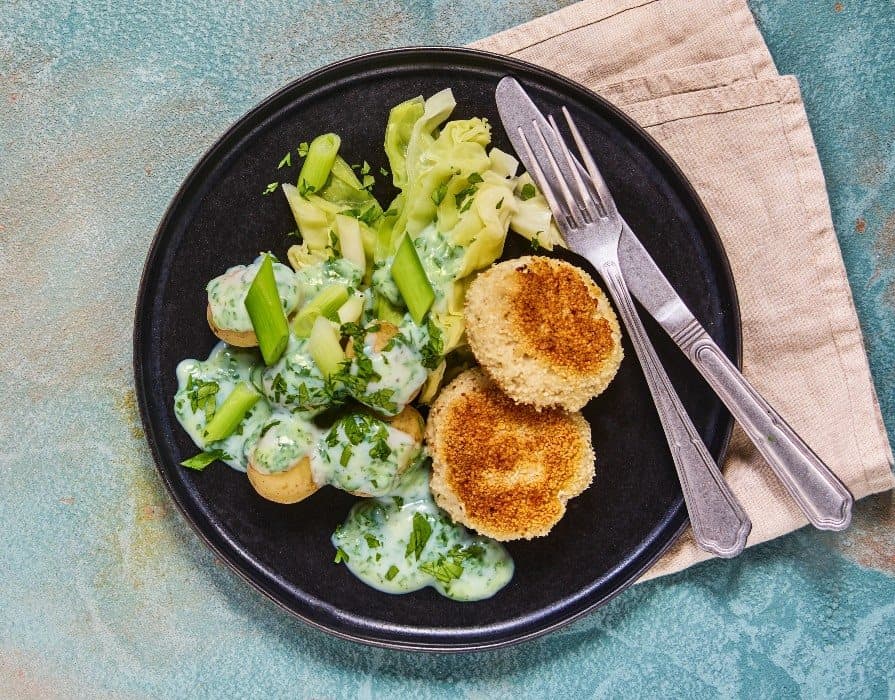 Fiskekrebinetter med persillesauce og kartofler
